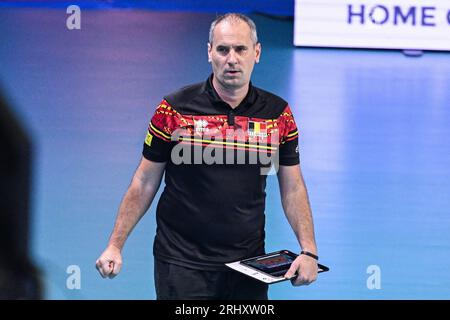 Gent, Belgien. August 2023. Der belgische Cheftrainer Kris Vansnick stellte sich bei einem Volleyballspiel zwischen Slowenien und der belgischen Volleyballnationalmannschaft Yellow Tigers in der Gruppenphase der Frauen-Europameisterschaft 2023 am Samstag, den 19. August 2023 in Gent vor. Die Europameisterschaften der Frauen 2023 finden vom 15. August bis 3. September statt. BELGA PHOTO LAURIE DIEFFEMBACQ Credit: Belga News Agency/Alamy Live News Stockfoto