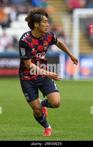 Swansea, Großbritannien. August 2023. Tatsuhiro Sakamoto #7 von Coventry City während des Sky Bet Championship Matches Swansea City vs Coventry City im Swansea.com Stadium, Swansea, Großbritannien, 19. August 2023 (Foto: Mike Jones/News Images) in Swansea, Großbritannien am 19.8.2023. (Foto: Mike Jones/News Images/SIPA USA) Credit: SIPA USA/Alamy Live News Stockfoto