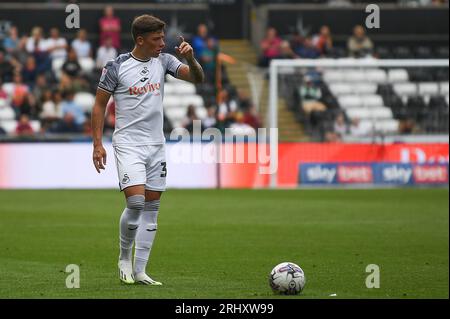 Swansea, Großbritannien. August 2023. Harrison Ashby #30 von Swansea City während des Sky Bet Championship Matches Swansea City vs Coventry City im Swansea.com Stadium, Swansea, Vereinigtes Königreich, 19. August 2023 (Foto: Mike Jones/News Images) in Swansea, Vereinigtes Königreich am 19. 8. 2023. (Foto: Mike Jones/News Images/SIPA USA) Credit: SIPA USA/Alamy Live News Stockfoto