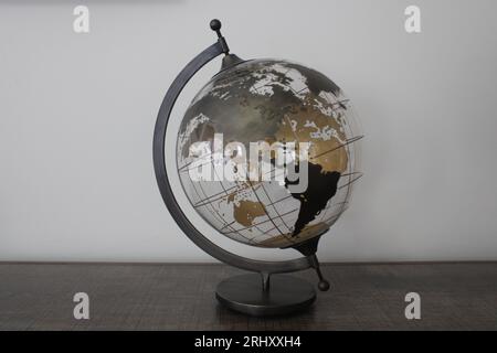 Transparente Weltkugelkarte . Geographie. Stockfoto