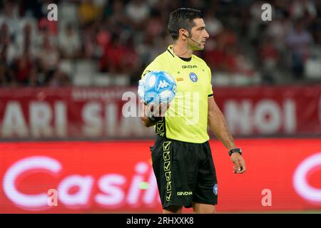 Bari, Italien. August 2023. Der Schiedsrichter Fabio Maresca aus Neapel während SSC Bari gegen Palermo FC, italienisches Fußball-Spiel der Serie B in Bari, Italien, 18. August 2023 Credit: Independent Photo Agency/Alamy Live News Stockfoto