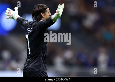 Milano, Italien. August 2023. Yann Sommer vom FC Internazionale zeigt während des Spiels der Serie A zwischen dem FC Internazionale und dem AC Monza im Stadio Giuseppe Meazza am 19. August 2023 in Mailand Italien. Dank: Marco Canoniero/Alamy Live News Stockfoto