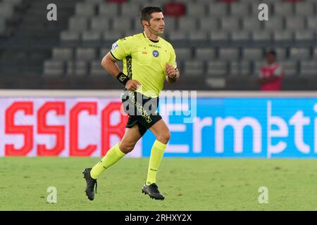 Bari, Italien. August 2023. Der Schiedsrichter Fabio Maresca aus Neapel während SSC Bari gegen Palermo FC, italienisches Fußball-Spiel der Serie B in Bari, Italien, 18. August 2023 Credit: Independent Photo Agency/Alamy Live News Stockfoto