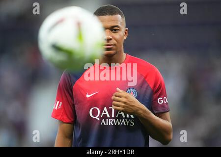 Toulouse, Frankreich. August 2023. Kilian Mbappe aus Paris Saint-Germain spielte während des La-Liga-Spiels zwischen Toulouse FC und Paris Saint-Germain am 19. August 2023 im Stade Toulouse in Toulouse, Spanien. (Foto: BAGU BLANCO PRESSINPHOTO) Credit: PRESSINPHOTO SPORTS AGENCY/Alamy Live News Stockfoto