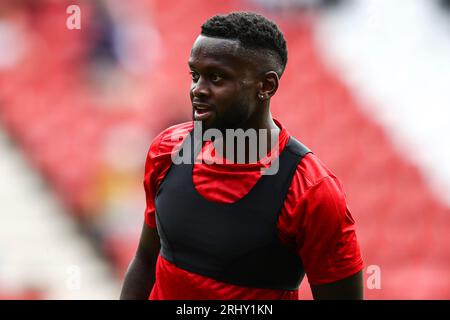 Diallang Jaiyesimi von Charlton Athletic erwärmt sich während des Spiels der Sky Bet League 1 zwischen Charlton Athletic und Port Vale im Londoner Tal am Samstag, den 19. August 2023. (Foto: Tom West | MI News) Credit: MI News & Sport /Alamy Live News Stockfoto