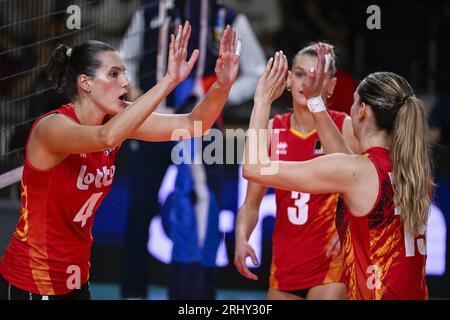 Gent, Belgien. August 2023. Die Belgierin Nathalie Lemmens feiert während eines Volleyballspiels zwischen Slowenien und der belgischen Volleyballnationalmannschaft Yellow Tigers in der Gruppenphase der Europameisterschaft der Frauen 2023 am Samstag, den 19. August 2023 in Gent. Die Europameisterschaften der Frauen 2023 finden vom 15. August bis 3. September statt. BELGA PHOTO LAURIE DIEFFEMBACQ Credit: Belga News Agency/Alamy Live News Stockfoto