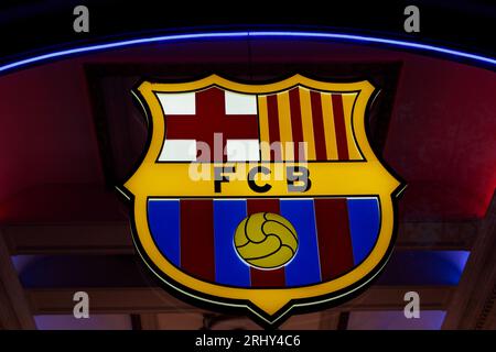 Barcelona, Spanien - 09. August 2023: FC Barcelona Official Store Logo, Barcelona, Spanien. Stockfoto