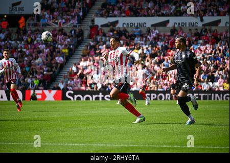 Sunderland AFC-Mittelfeldspieler Jobe Bellingham im Kampf gegen Rotherham United. Stockfoto