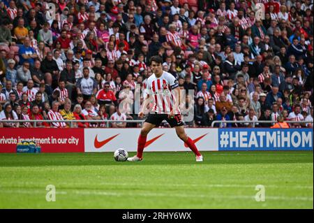 Sunderland AFC-Verteidiger Luke O'Nien im Kampf gegen Rotherham United. Stockfoto