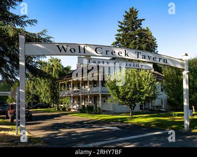 The historic Wolf Creek Tavern in Wolf Creek, Oregon, USA Stock Photo