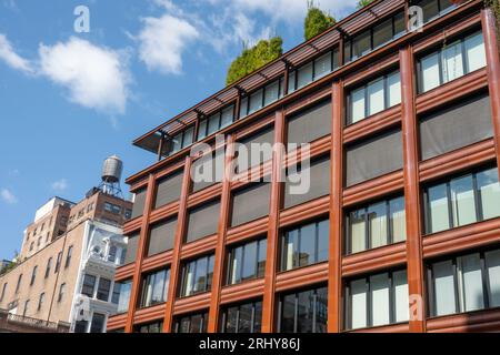 10 Bond St. ist ein exklusives Wohngebäude an der Ecke von Lafayette in NoHo, 2023, New York City, USA Stockfoto