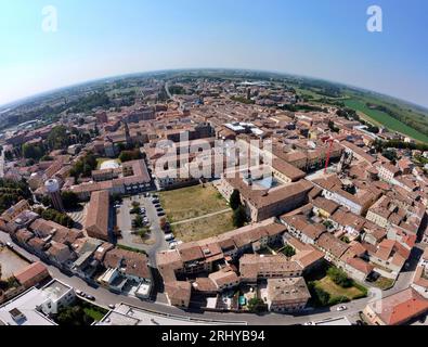 Luftaufnahme der Stadt Guastalla in der Provinz Reggio Emilia. Italien Stockfoto