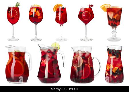 Set mit leckerem Sangria in verschiedenen Glaswaren isoliert auf weiß Stockfoto