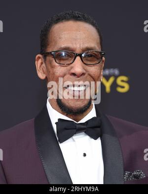 DATEI: Los Angeles, USA. August 2023. Ron Cephas Jones, 66 Jahre alt, starb am 19. August 2023 an einem Lungenproblem. 2020 erhielt er eine doppelte Lungentransplantation am Ronald Reagan UCLA Medical Center, wo er fast zwei Monate lang Patient war. --------------------------------------------------------------------- Ron Cephas Jones bei den Creative Arts Emmy Awards 2019 im Microsoft Theatre am 15. September 2019 in Los Angeles, KALIFORNIEN. © Lisa OConnor/AFF-USA.com Credit: AFF/Alamy Live News Stockfoto