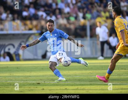 Frosinone, Italien. August 2023. Matteo Politano aus Neapel erzielt sein Tor bei einem Fußballspiel der Serie A zwischen Napoli und Frosinone in Frosinone, Italien, am 19. August 2023. Kredit: Augusto Casasoli/Xinhua/Alamy Live News Stockfoto