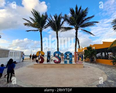 Sisal, Yucatan, Mexiko - 20. November 2022: Pueblo Magico in einem mexikanischen Hafen im Golf von Mexiko, um im Urlaub zu genießen Stockfoto