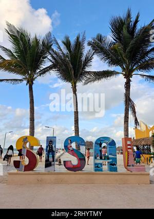 Sisal, Yucatan, Mexiko - 20. November 2022: Pueblo Magico in einem mexikanischen Hafen im Golf von Mexiko, um im Urlaub zu genießen Stockfoto