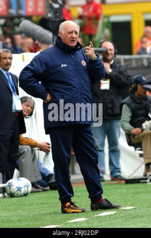 Mailand Italien 30. April 2006: Carlo Mazzone, Livorno-Trainer, während des Spiels AC Mailand - ALS Livorno Stockfoto