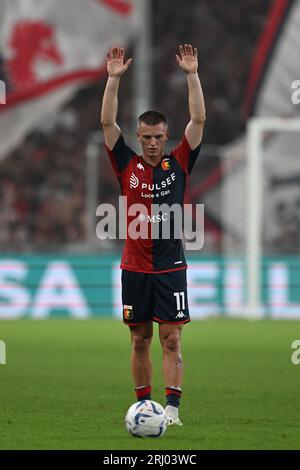 Genua, Italien. August 2023. Albert Gudmundsson (Genua) während des italienischen Spiels der Serie A zwischen Genua 1-4 Fiorentina im Luigi Ferraris Stadion am 19. August 2023 in Genua, Italien. Kredit: Maurizio Borsari/AFLO/Alamy Live News Stockfoto