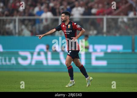 Genua, Italien. August 2023. Aaron Martin (Genua) während des italienischen Spiels der Serie A zwischen Genoa 1-4 Fiorentina im Luigi Ferraris Stadion am 19. August 2023 in Genua, Italien. Kredit: Maurizio Borsari/AFLO/Alamy Live News Stockfoto