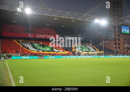 Genua, Italien. August 2023. Supporter's Genoa während des Spiels Genua CFC gegen ACF Fiorentina, italienische Fußballserie A in Genua, Italien, 19. August 2023 Credit: Independent Photo Agency/Alamy Live News Stockfoto