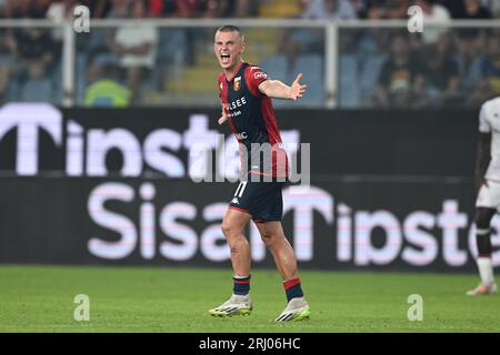 Genua, Italien. August 2023. Albert Gudmundsson (Genua) während des italienischen Spiels der Serie A zwischen Genua 1-4 Fiorentina im Luigi Ferraris Stadion am 19. August 2023 in Genua, Italien. Kredit: Maurizio Borsari/AFLO/Alamy Live News Stockfoto