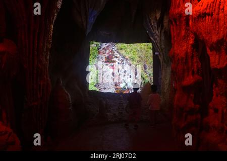 Hangzhou, Chian. August 2023. HANGZHOU, CHINA - 20. AUGUST 2023 - Besucher besuchen das geologische Museum der Provinz Zhejiang in Hangzhou, Provinz Zhejiang, China, 20. August 2023. (Foto von Costfoto/NurPhoto) Credit: NurPhoto SRL/Alamy Live News Stockfoto