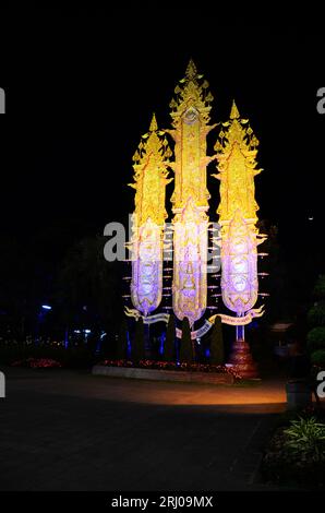 Antike Statue des Mangrai-Königs von Lanna oder antikes Denkmal des Mengrai-Königs von Ngoenyang für thailändische Reisende besuchen Respekt in Chiangrai Stockfoto