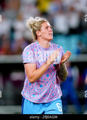 Englands Millie Bright erwärmt sich vor dem Endspiel der FIFA Frauen-Weltmeisterschaft im Stadion Australien, Sydney. Bilddatum: Sonntag, 20. August 2023. Stockfoto
