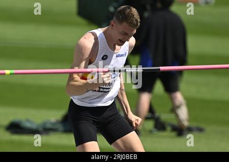 Budapest, Ungarn. August 2023. Der belgische Thomas Carmoy feiert am Sonntag, den 20. August 2023, während der Hochsprungqualifikation der Männer bei den Leichtathletik-Weltmeisterschaften in Budapest. Die Weltspiele finden vom 19. Bis 27. August 2023 statt. BELGA PHOTO ERIC LALMAND Credit: Belga News Agency/Alamy Live News Stockfoto