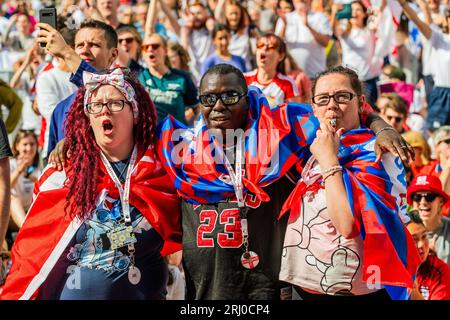 London, Großbritannien. August 2023. Fans im Victoria Park, an allen Punkten des East Festivals im NBHD, um die Löwinnen im Endrunde der FIFA Frauen-Weltmeisterschaft gegen Spanien zu sehen. Guy Bell/Alamy Live News Stockfoto