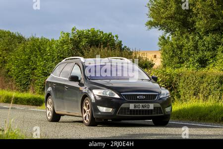 Woburn, Beds, UK - 19. August 2023: 2010 Ford Mondeo Estate Auto auf einer englischen Landstraße. Stockfoto