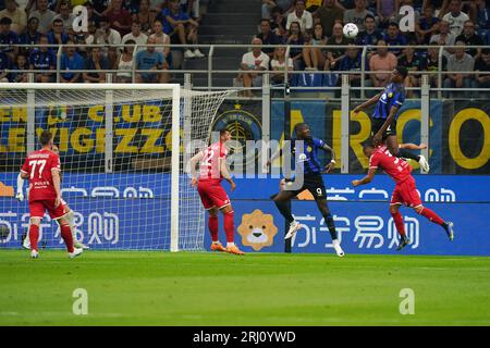 Mailand, Italien. August 2023. Denzel Dumfries (#2 FC Inter) während des FC Internazionale gegen AC Monza, Serie A, im Giuseppe Meazza Stadium. Anrede: Alessio Morgese / Emage Stockfoto