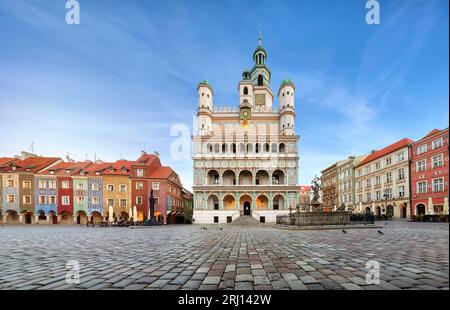 Gebäude des historischen Rathauses auf dem Stary Rynek Platz in Poznan, Polen Stockfoto