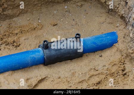 Trinkwasserleitung mit Verbindungshülse Stockfoto