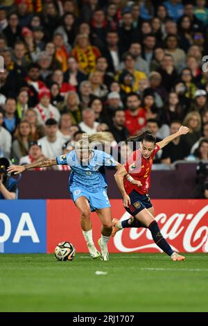 Sydney, Australien. August 2023. Englands Rachel Daly (L) bestreitet mit der Spanierin Ona Batlle im Finale zwischen Spanien und England bei der FIFA Frauen-Weltmeisterschaft 2023 in Sydney, Australien, am 20. August 2023. Quelle: Li Yibo/Xinhua/Alamy Live News Stockfoto