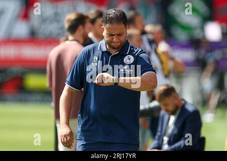 Rotterdam, Niederlande. August 2023. ROTTERDAM, NIEDERLANDE - 20. AUGUST: Trainer Nouri Boukhari von Sparta Rotterdam während des niederländischen Eredivisie-Spiels zwischen Sparta Rotterdam und Feyenoord im Sparta-stadion Het Kasteel am 20. August 2023 in Rotterdam, Niederlande. (Foto: Hans van der Valk/Orange Pictures) Credit: Orange Pics BV/Alamy Live News Stockfoto