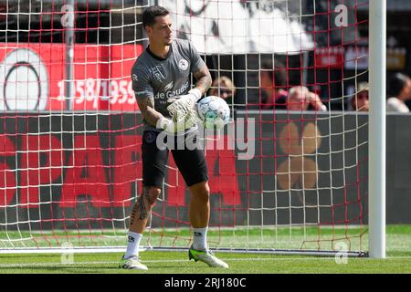 Rotterdam, Niederlande. August 2023. ROTTERDAM, NIEDERLANDE - 20. AUGUST: Aufwärmen des Torhüters Nick Olij von Sparta Rotterdam während des niederländischen Eredivisie-Spiels zwischen Sparta Rotterdam und Feyenoord im Sparta-stadion Het Kasteel am 20. August 2023 in Rotterdam, Niederlande. (Foto: Hans van der Valk/Orange Pictures) Credit: Orange Pics BV/Alamy Live News Stockfoto