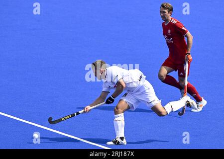 Monchengladbach, Deutschland. August 2023. Der belgische Victor Wegnez zeigte sich in Aktion während eines Eishockeyspiels zwischen England und der belgischen Männer-Hockeymannschaft Red Lions, Sonntag, 20. August 2023 in Monchengladbach, Deutschland, Spiel 1/3 in der Poolphase der Männer-Hockey-Europameisterschaften. Die EuroHockey-Meisterschaften 2023 finden vom 18. August bis zum 27. August 2023 statt. BELGA PHOTO DIRK WAEM Credit: Belga News Agency/Alamy Live News Stockfoto