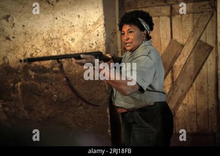 PAM GRIER in PET SEMATARY: BLOODLINES (2023), Regie: LINDSEY BEER. Credit: PARAMOUNT PICTURES / Album Stockfoto