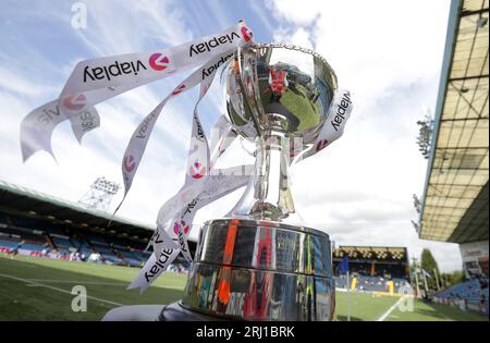 Allgemeine Ansicht der Trophäe vor dem Viaplay Cup-Spiel in der zweiten Runde im BBSP Stadium Rugby Park, Kilmarnock. Bilddatum: Sonntag, 20. August 2023. Stockfoto