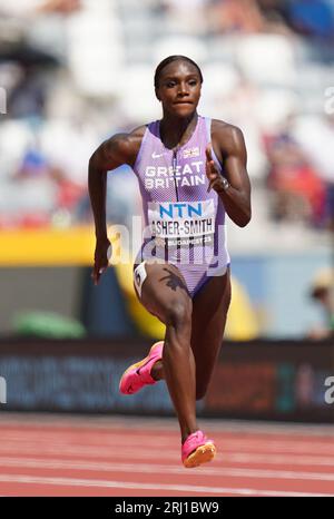 Budapest, Ungarn. August 2023. Leichtathletik: Weltmeisterschaften, 100 m, Vorhitze, Frauen, im National Athletics Center. Dina Asher-Smith (Großbritannien) in Aktion. Quelle: Marcus Brandt/dpa/Alamy Live News Stockfoto