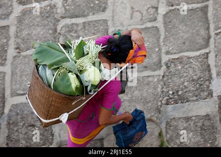 Rangamati, Bangladesch - 26. Juli 2023: Das tägliche Leben der Stammesbevölkerung im Rangamati District in Chittagong Hill Tracts, Bangladesch. Stockfoto