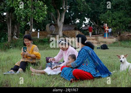 Rangamati, Bangladesch - 26. Juli 2023: Das tägliche Leben der Stammesbevölkerung im Rangamati District in Chittagong Hill Tracts, Bangladesch. Stockfoto