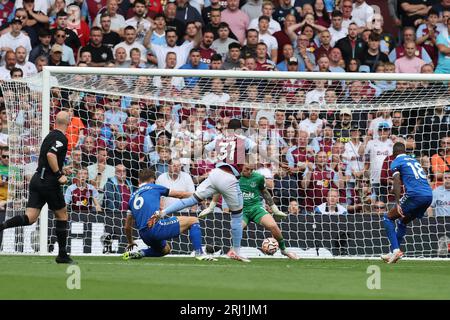 Birmingham, Großbritannien. August 2023. Leon Bailey aus Aston Villa (31) erzielt am Sonntag, den 20. August 2023, das dritte Tor seiner Mannschaft. Dieses Bild darf nur zu redaktionellen Zwecken verwendet werden. Nur redaktionelle Verwendung, Bild von Andrew Orchard/Andrew Orchard Sports Photography/Alamy Live News Credit: Andrew Orchard Sports Photography/Alamy Live News Stockfoto