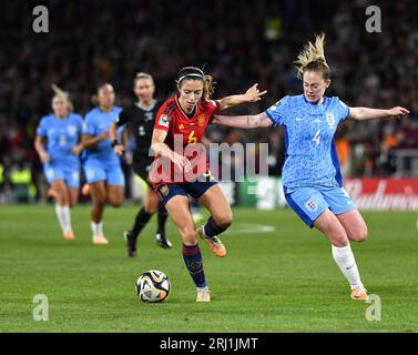 Sydney, Australien. August 2023. Spaniens Golden Boot-Gewinnerin Aitana Bonmati, die sich beim Finale der FIFA Frauen-Weltmeisterschaft 2023 im Stadion Australien in Sydney gegen den Engländer Keira Walsh durchsetzte. Gutschrift: Kleber Osorio/Alamy Live News Stockfoto