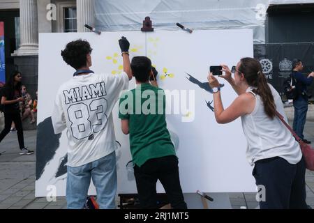 Trafalgar Square, London, Großbritannien. August 2023. Die Syrer gedenken an das chemische Massaker von Ghouta durch das Assad-Regime am 21. August 2013. Quelle: Matthew Chattle/Alamy Live News Stockfoto