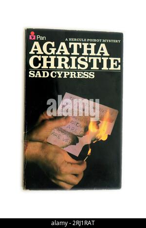 Traurige Zypresse von Agatha Christie. Ein Hercule-Poirot-Mysterium. Bucheinband Stockfoto