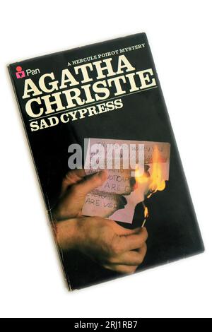 Traurige Zypresse von Agatha Christie. Ein Hercule-Poirot-Mysterium. Bucheinband Stockfoto