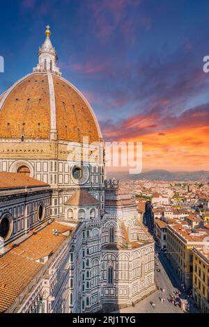 Brunelleschi's Dome, Il Duomo, Kathedrale, das Kirchenschiff und Giottos Campanile der Cattedrale di Santa Maria del Fiore Stadt Florenz, Ital Stockfoto